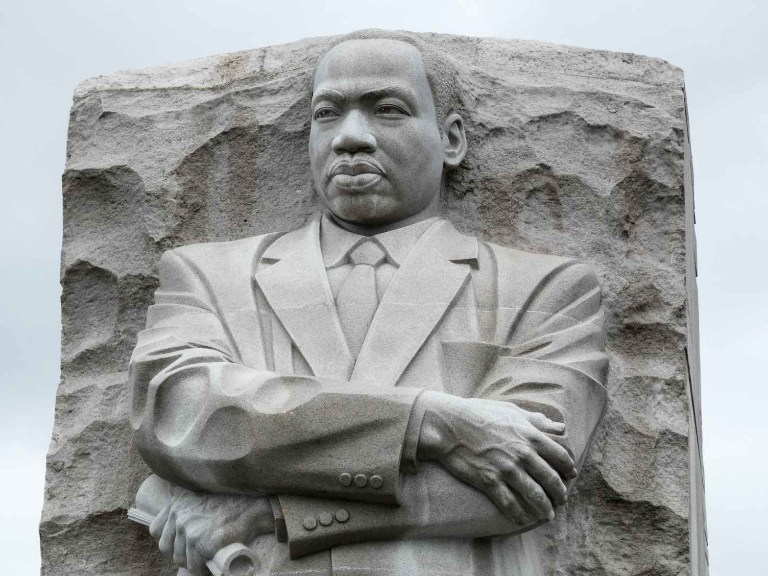 sculpture of martin luther king jr memorial in gray concrete wall