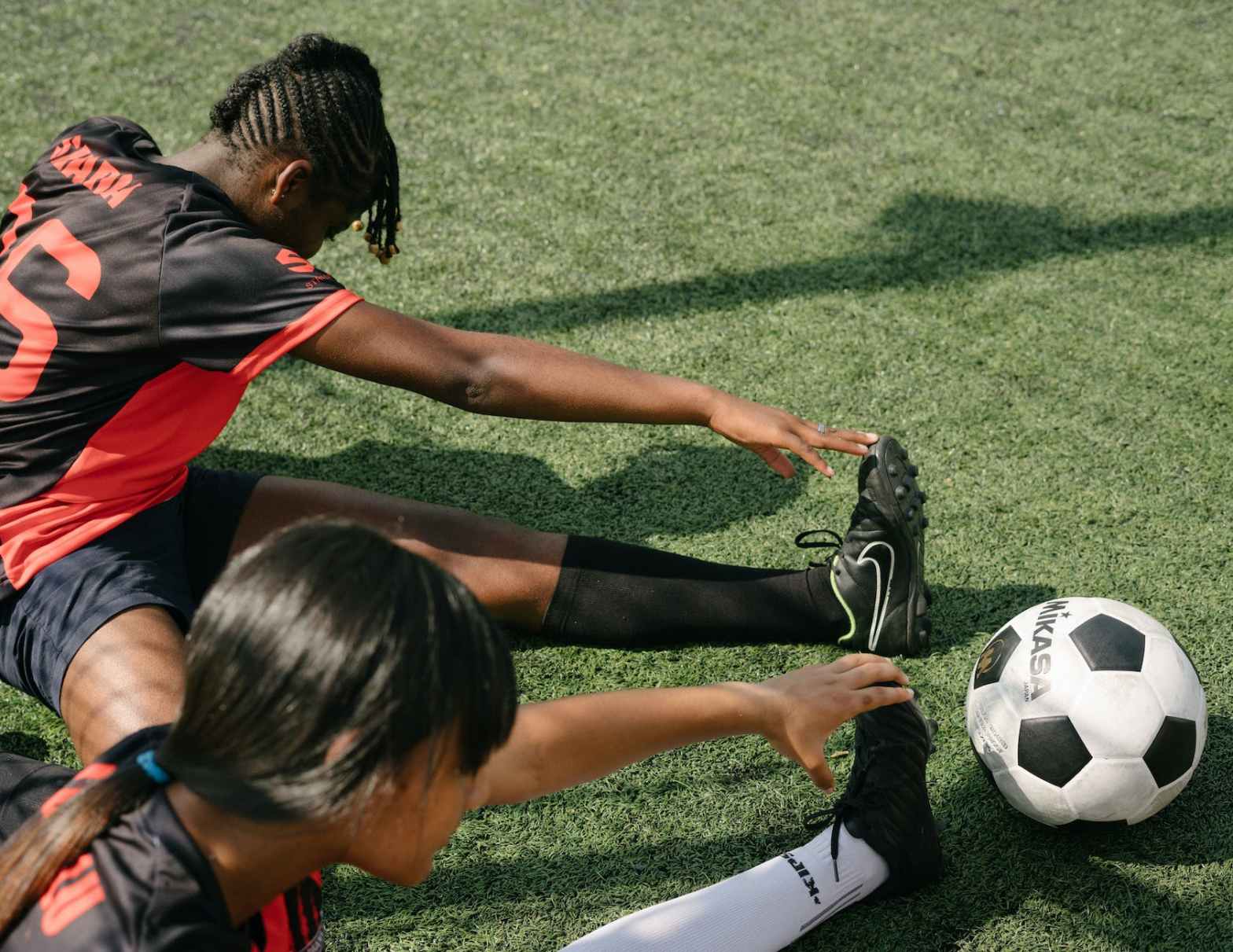 Highschool girls’ soccer player gets scholarship! 